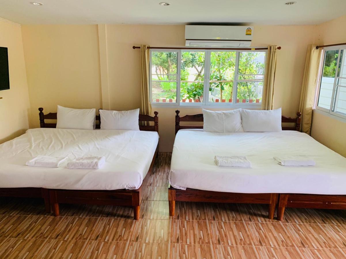 Hotel Baan Suan Khun Yaiy Ban Wang Takhrai Esterno foto