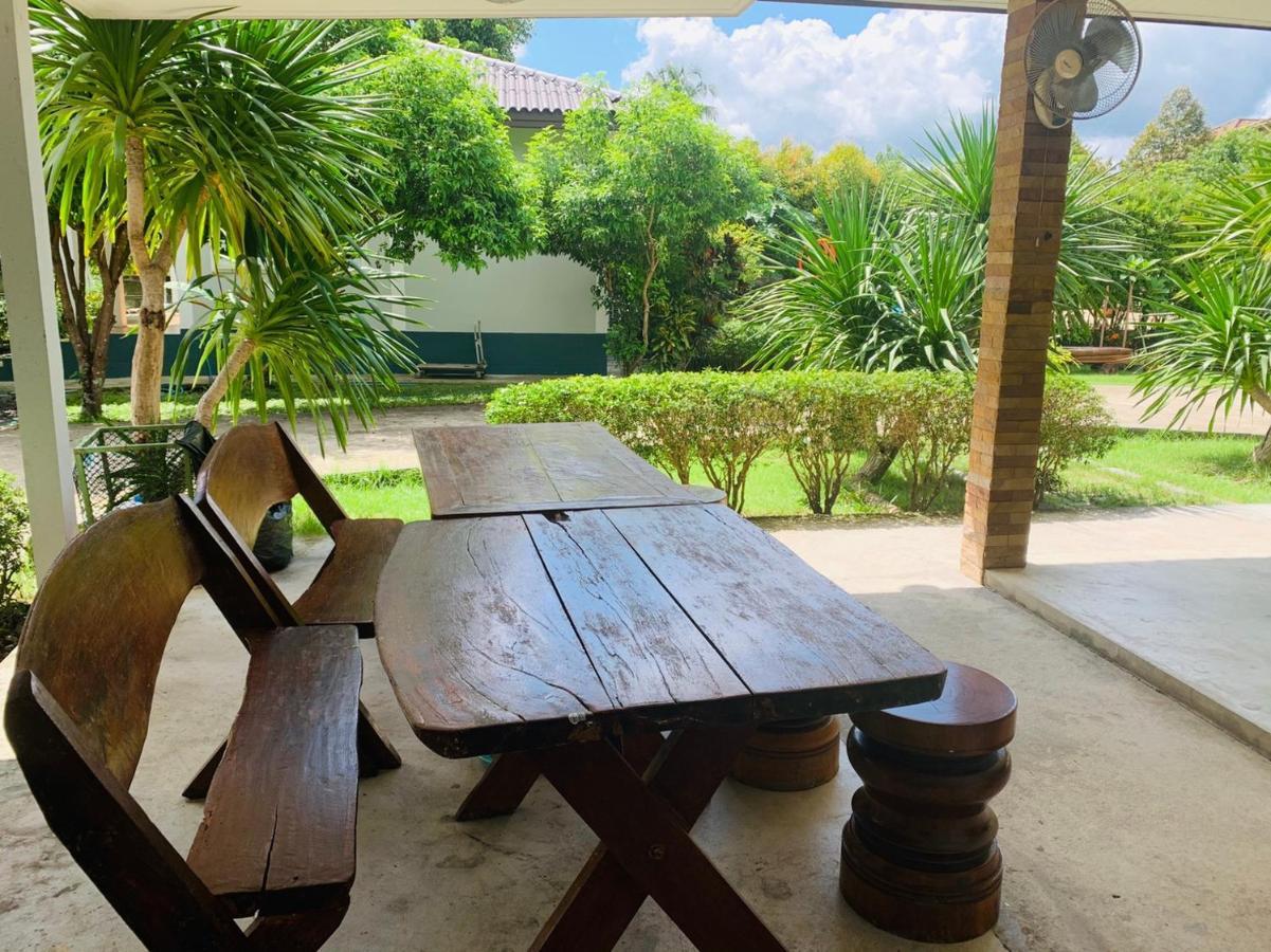 Hotel Baan Suan Khun Yaiy Ban Wang Takhrai Esterno foto