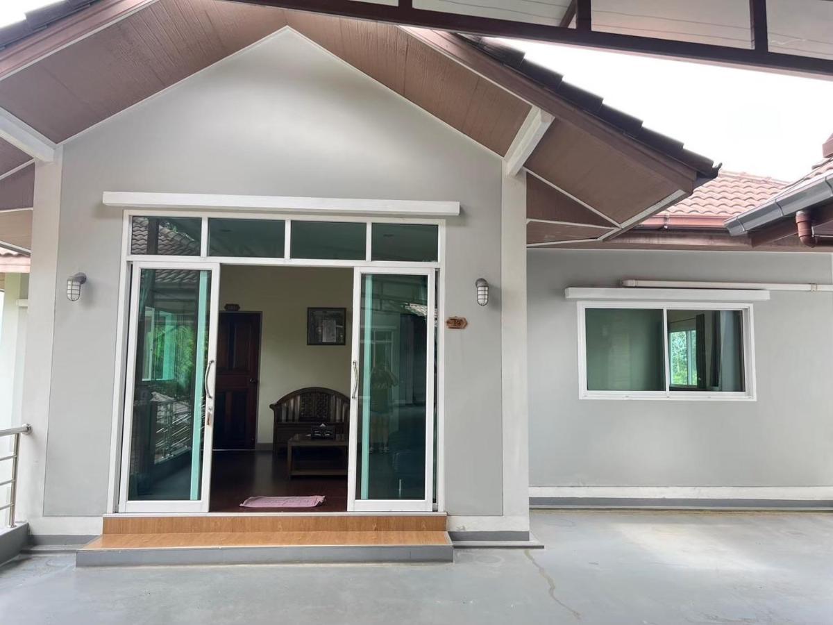 Hotel Baan Suan Khun Yaiy Ban Wang Takhrai Esterno foto