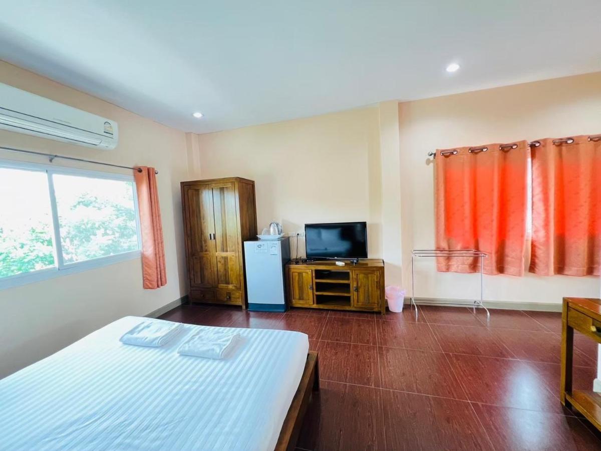 Hotel Baan Suan Khun Yaiy Ban Wang Takhrai Esterno foto