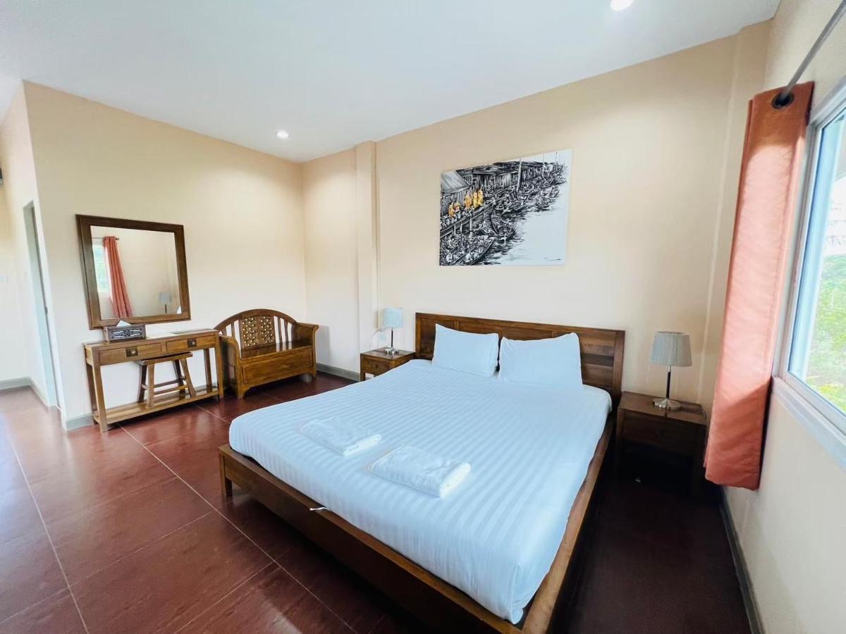 Hotel Baan Suan Khun Yaiy Ban Wang Takhrai Esterno foto