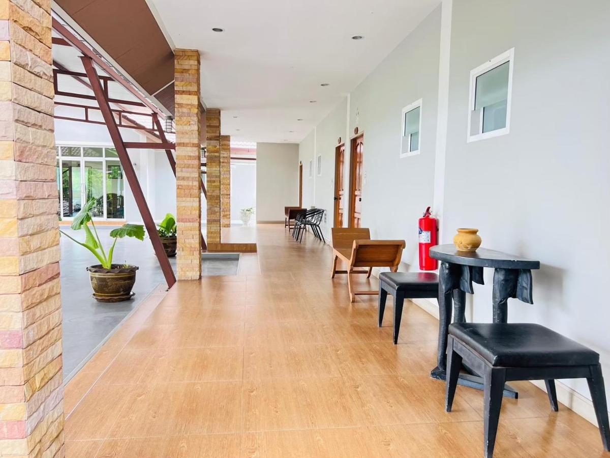 Hotel Baan Suan Khun Yaiy Ban Wang Takhrai Esterno foto