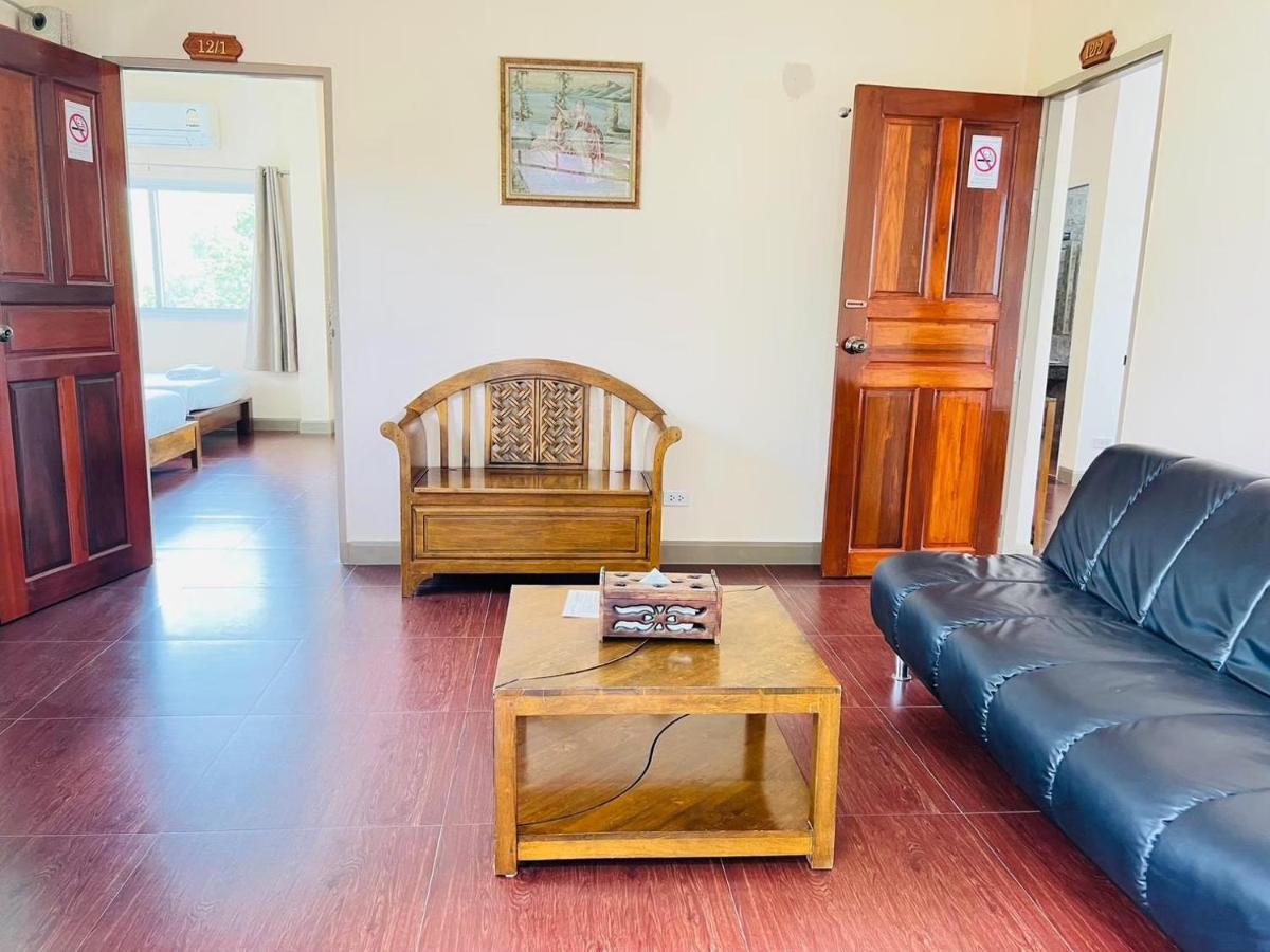 Hotel Baan Suan Khun Yaiy Ban Wang Takhrai Esterno foto