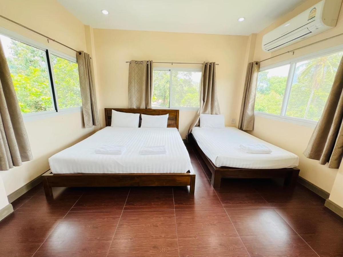 Hotel Baan Suan Khun Yaiy Ban Wang Takhrai Esterno foto