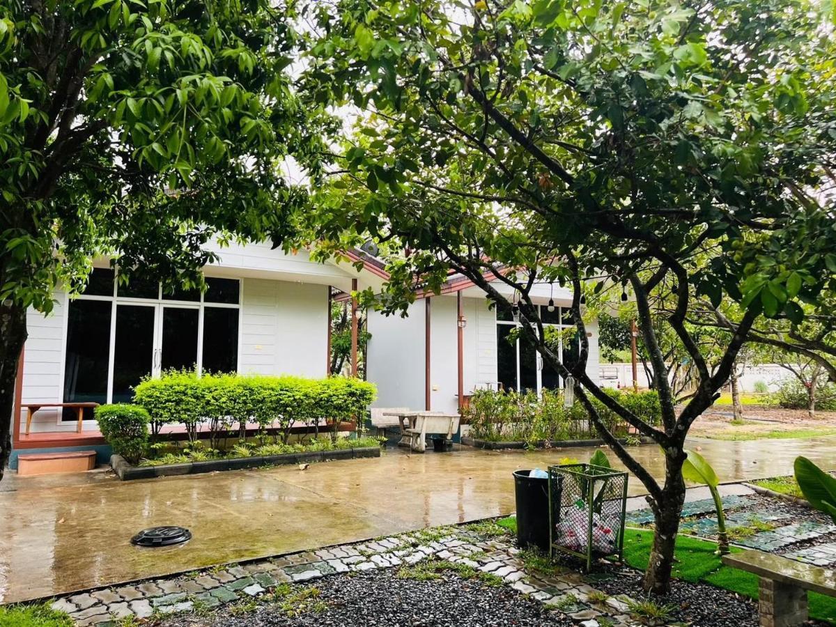 Hotel Baan Suan Khun Yaiy Ban Wang Takhrai Esterno foto
