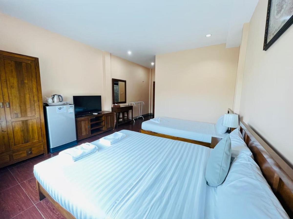 Hotel Baan Suan Khun Yaiy Ban Wang Takhrai Esterno foto