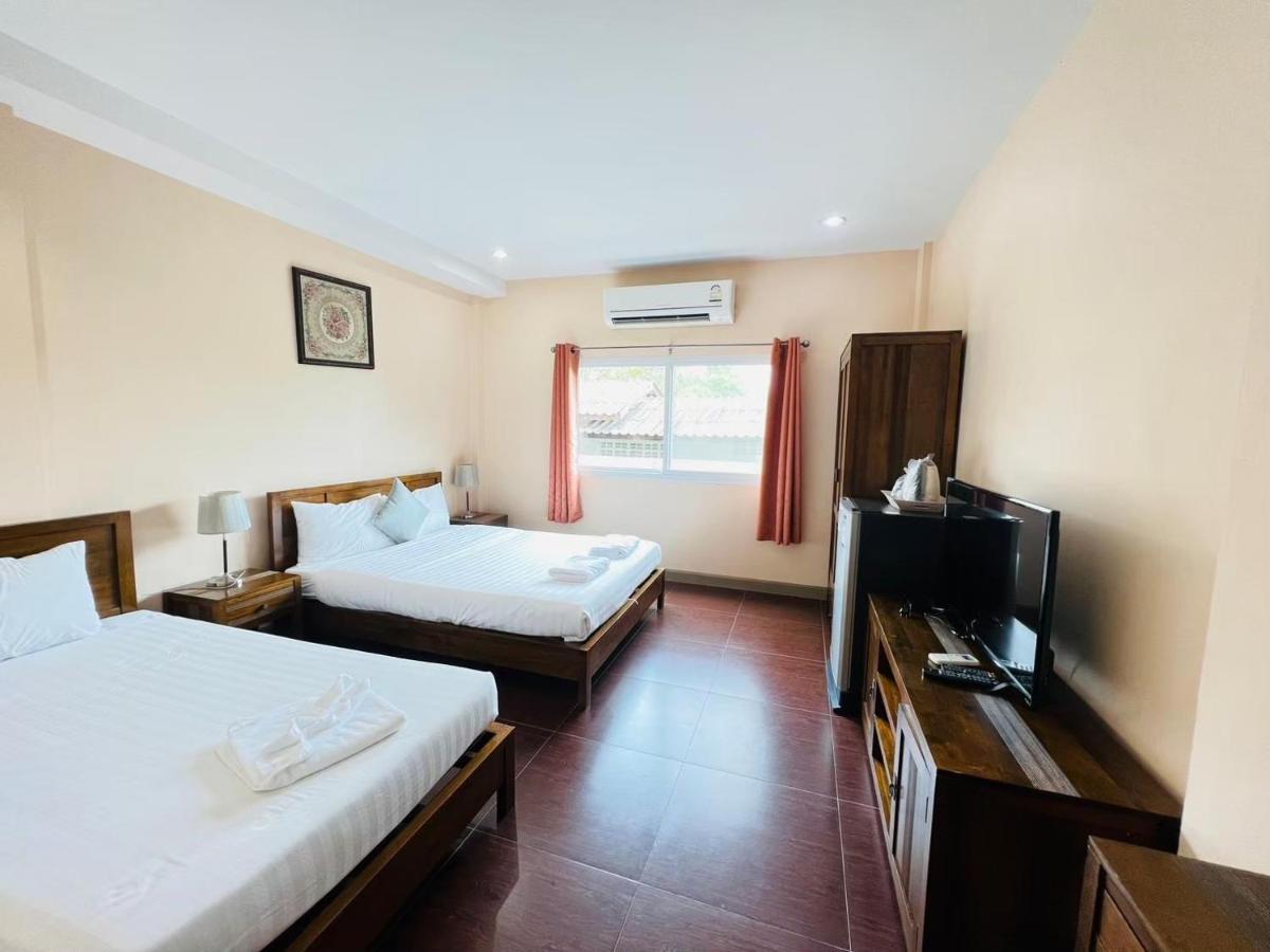 Hotel Baan Suan Khun Yaiy Ban Wang Takhrai Esterno foto