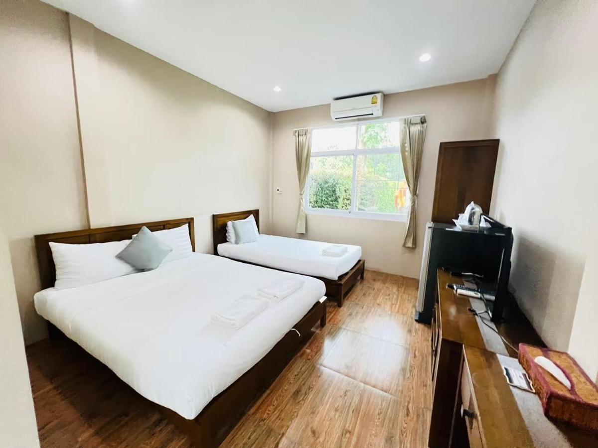 Hotel Baan Suan Khun Yaiy Ban Wang Takhrai Esterno foto