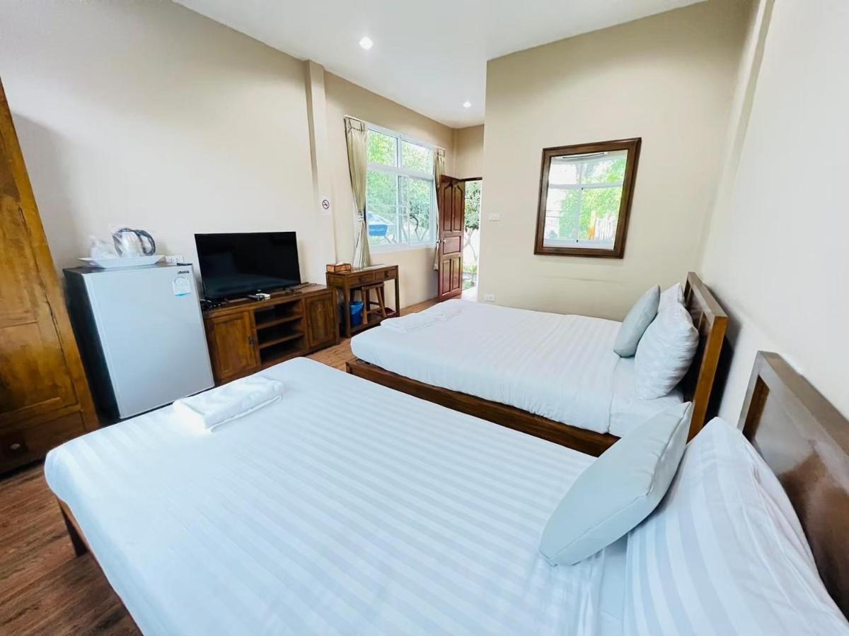 Hotel Baan Suan Khun Yaiy Ban Wang Takhrai Esterno foto