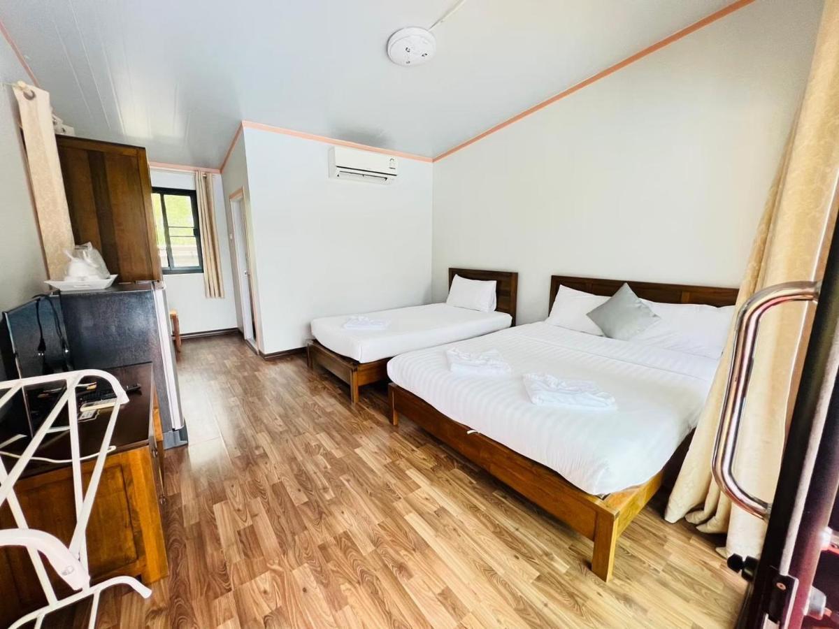 Hotel Baan Suan Khun Yaiy Ban Wang Takhrai Esterno foto