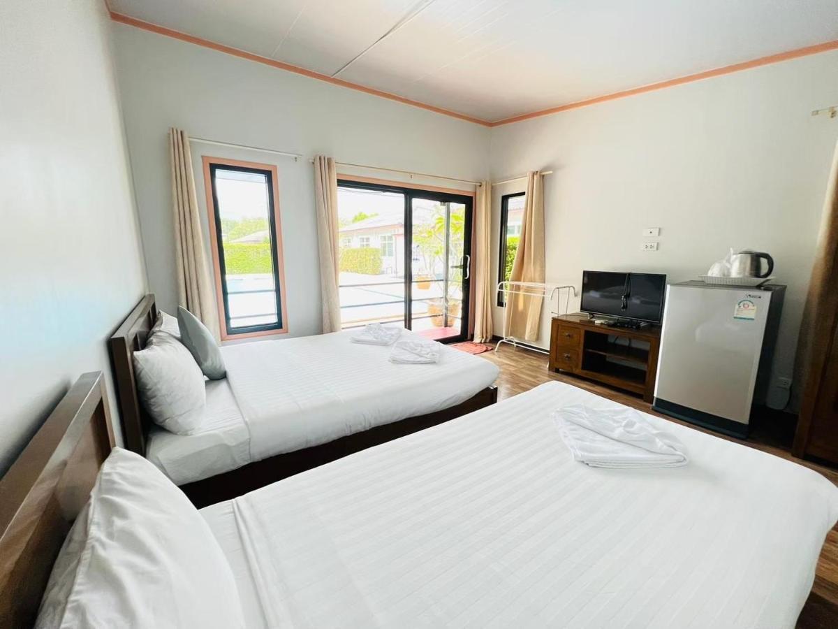 Hotel Baan Suan Khun Yaiy Ban Wang Takhrai Esterno foto